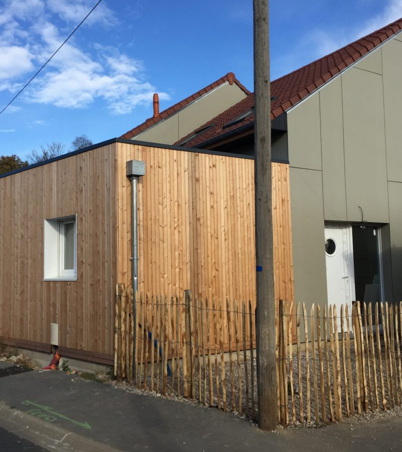 Maison en panneaux Trespa et bois